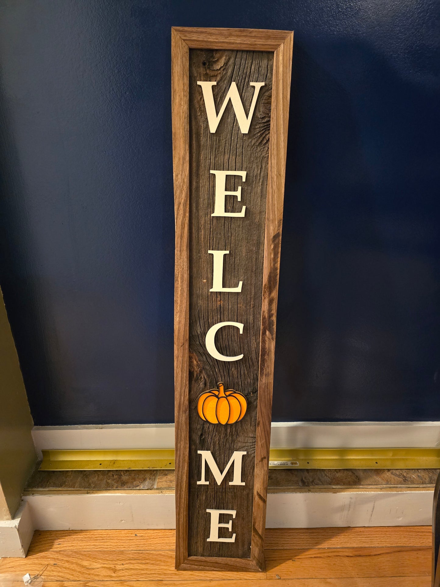 Personalisiertes erhabenes Shou Sugi Bon Schild