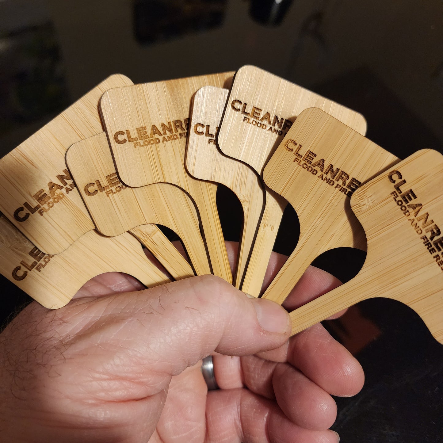 Marcadores de plantas de bambú personalizables