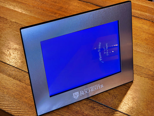 Personalisierter Bilderrahmen mit Lasergravur